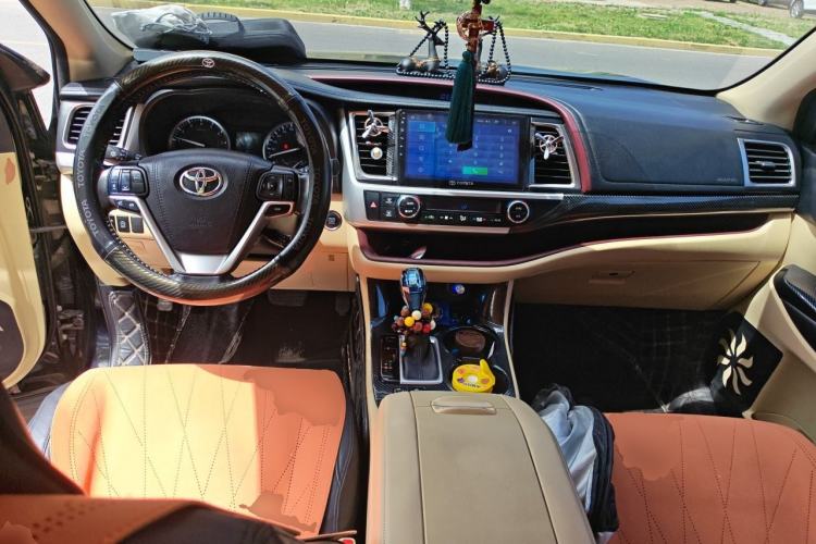 Used Toyota Highlander 2015 2.0T Four-Wheel Drive Luxury Edition 7-Seater Center Console
