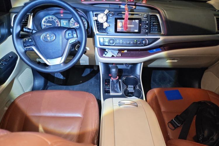 Used Toyota Highlander 2015 2.0T Two-Wheel Drive Elite Edition 7 Seats Center Console