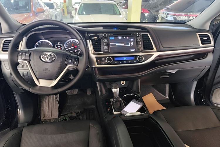 Used Toyota Highlander 2015 2.0T Four-Wheel Drive Ultimate Edition 7-Seater Center Console