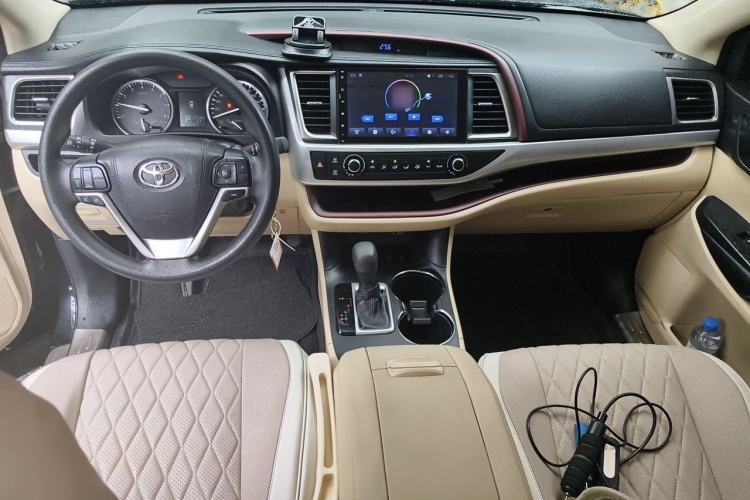 Used Toyota Highlander 2015 2.0T Four-Wheel Drive Elite Edition 7-Seater Center Console