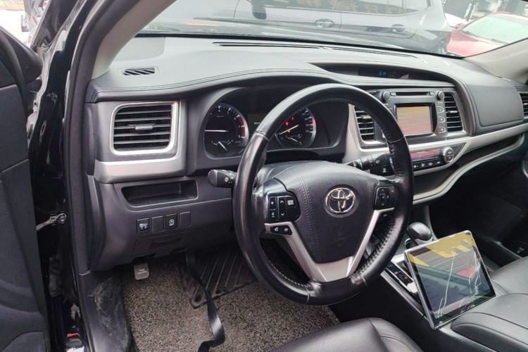 Used Toyota Highlander 2015 2.0T Four-Wheel Drive Luxury Edition 7-Seater Center Console