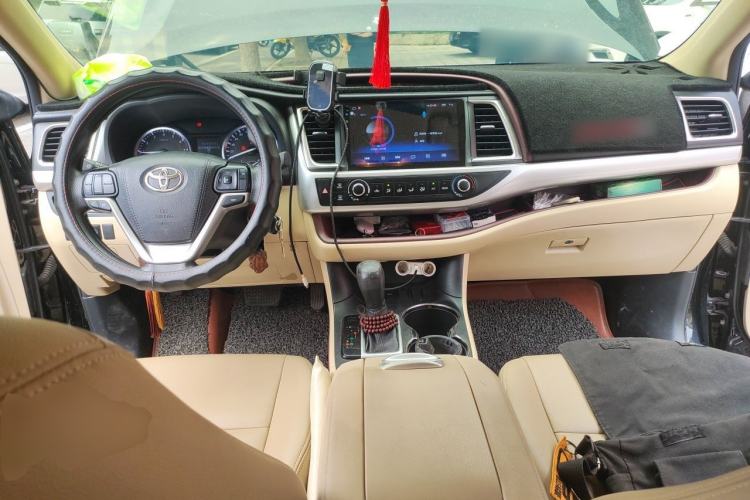Used Toyota Highlander 2015 2.0T Two-Wheel Drive Elite Edition 7 Seats Center Console