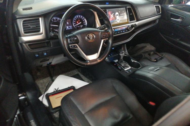 Used Toyota Highlander 2015 2.0T Two-Wheel Drive Luxury Edition 7 Seats Center Console