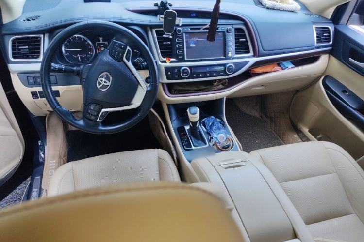 Used Toyota Highlander 2015 2.0T Four-Wheel Drive Ultimate Edition 7-Seater Center Console