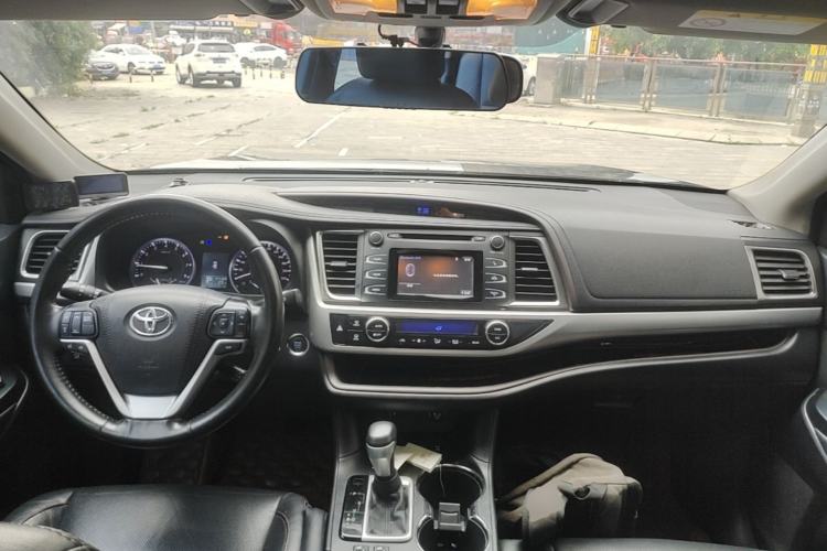 Used Toyota Highlander 2015 2.0T Four-Wheel Drive Luxury Edition 7-Seater Center Console