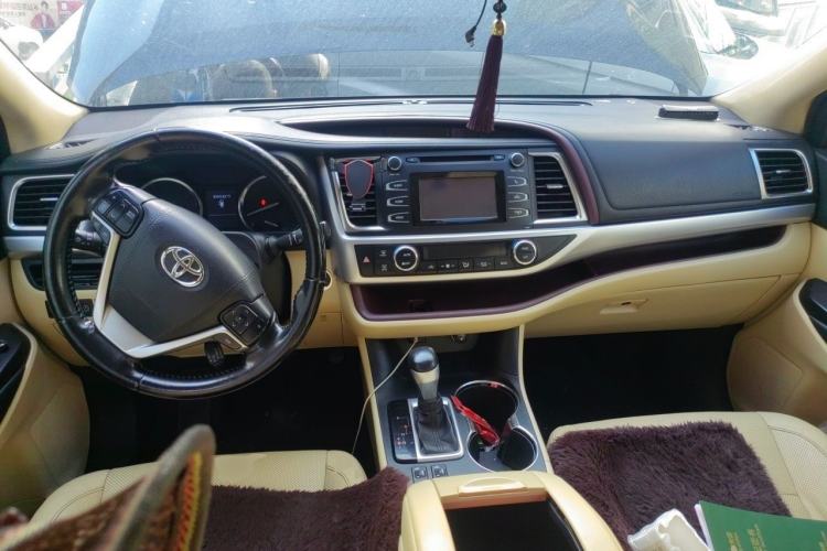 Used Toyota Highlander 2015 2.0T Two-Wheel Drive Luxury Edition 7 Seats Center Console