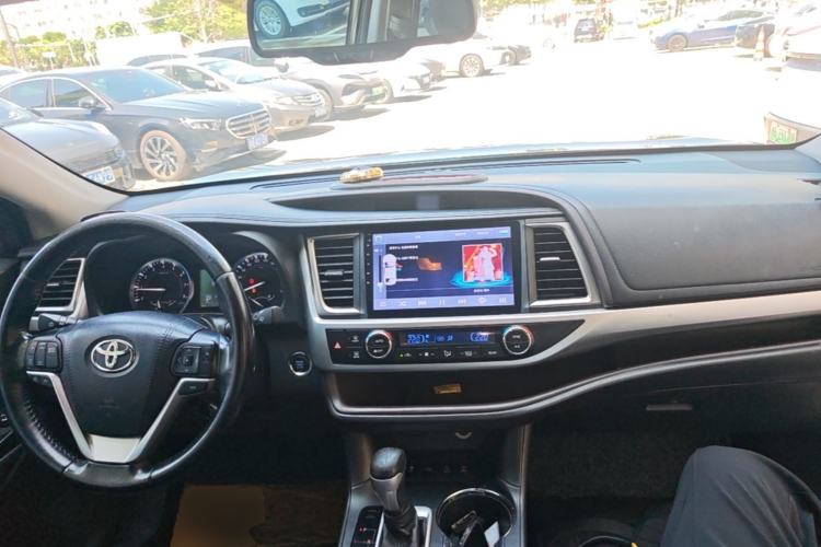 Used Toyota Highlander 2015 2.0T Four-Wheel Drive Luxury Edition 7-Seater Center Console