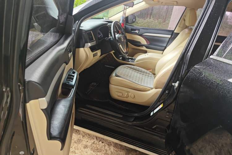 Used Toyota Highlander 2015 2.0T Two-Wheel Drive Luxury Edition 7 Seats Driver Seat