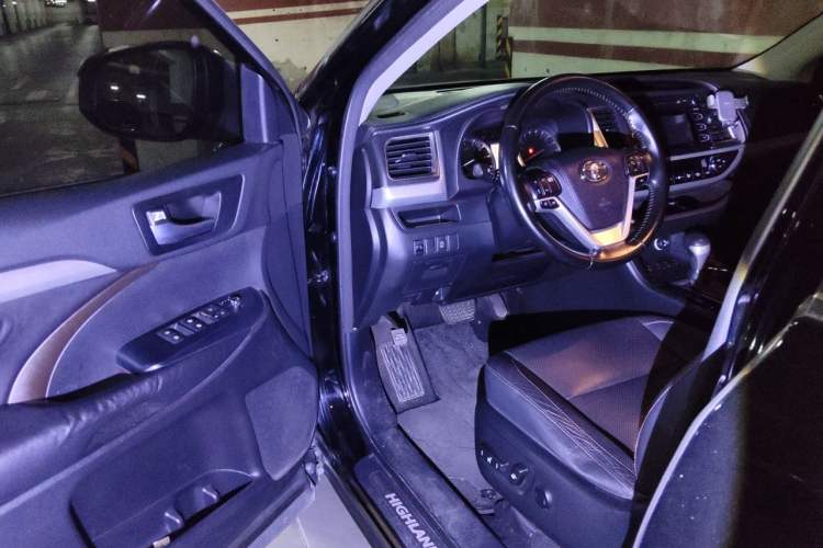 Used Toyota Highlander 2015 2.0T Four-Wheel Drive Luxury Edition 7-Seater Driver Seat