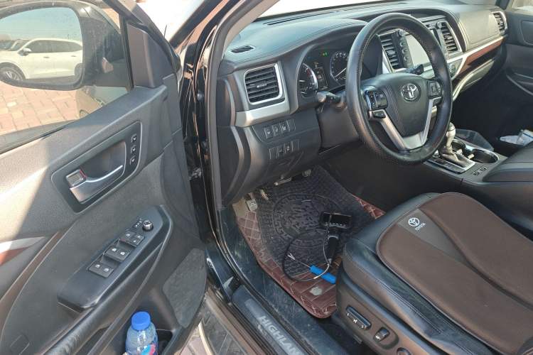 Used Toyota Highlander 2015 2.0T Four-Wheel Drive Ultimate Edition 7-Seater Driver Seat