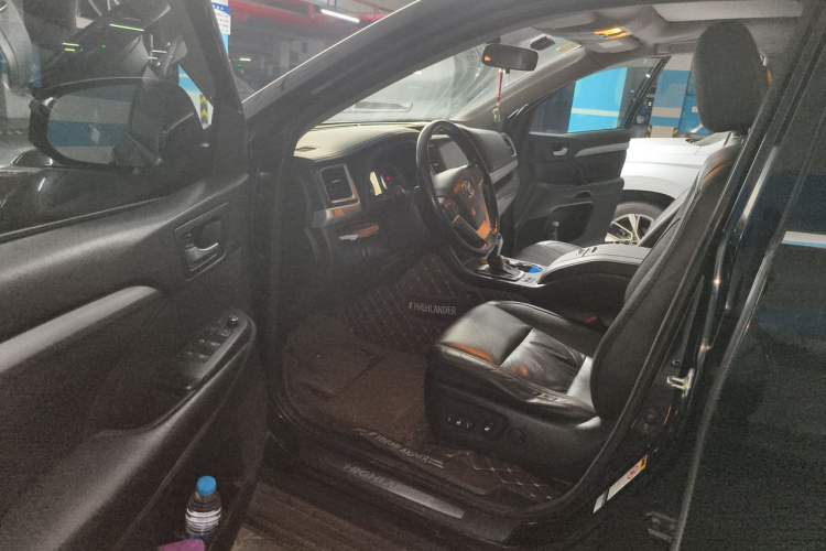 Used Toyota Highlander 2015 2.0T Two-Wheel Drive Luxury Edition 7 Seats Driver Seat