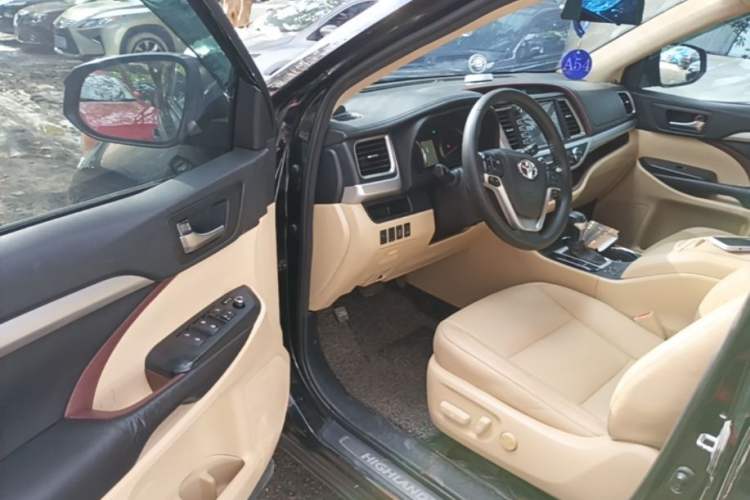 Used Toyota Highlander 2015 2.0T Four-Wheel Drive Luxury Edition 7-Seater Driver Seat
