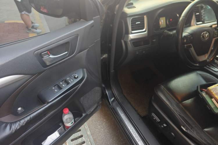 Used Toyota Highlander 2015 2.0T Four-Wheel Drive Luxury Edition 7-Seater Driver Seat