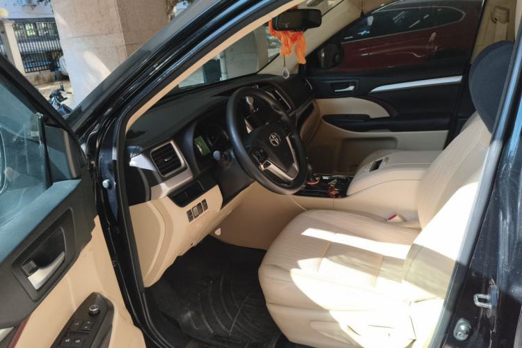 Used Toyota Highlander 2015 3.5L 4x4 Elite Edition 7-Seater Driver Seat