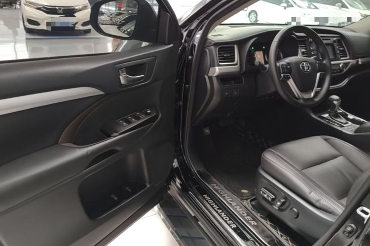 Used Toyota Highlander 2015 2.0T Four-Wheel Drive Luxury Edition 7-Seater Driver Seat