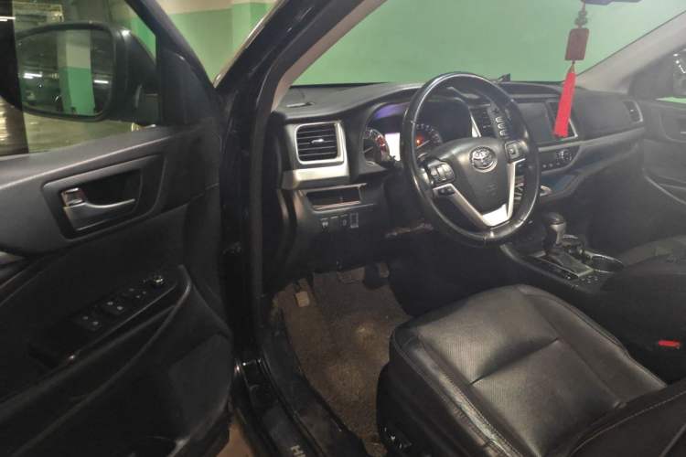 Used Toyota Highlander 2015 2.0T Four-Wheel Drive Luxury Edition 7-Seater Driver Seat