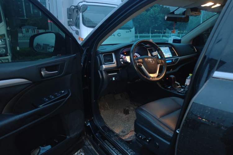 Used Toyota Highlander 2015 2.0T Four-Wheel Drive Luxury Edition 7-Seater Driver Seat