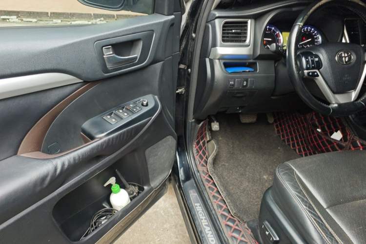 Used Toyota Highlander 2015 2.0T Four-Wheel Drive Luxury Edition 7-Seater Driver Seat