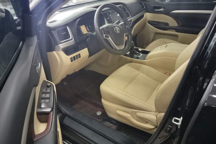 Used Toyota Highlander 2015 2.0T Four-Wheel Drive Elite Edition 7-Seater Driver Seat