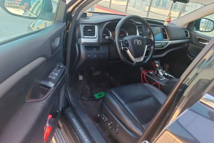Used Toyota Highlander 2015 2.0T Two-Wheel Drive Luxury Edition 7 Seats Driver Seat