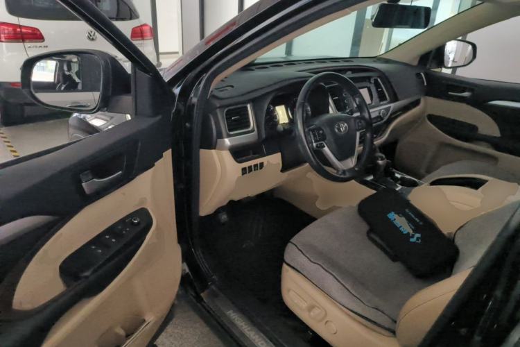 Used Toyota Highlander 2015 2.0T Four-Wheel Drive Luxury Edition 7-Seater Driver Seat