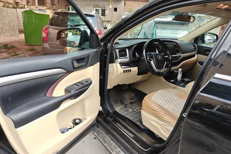 Used Toyota Highlander 2015 2.0T Two-Wheel Drive Elite Edition 7 Seats Driver Seat