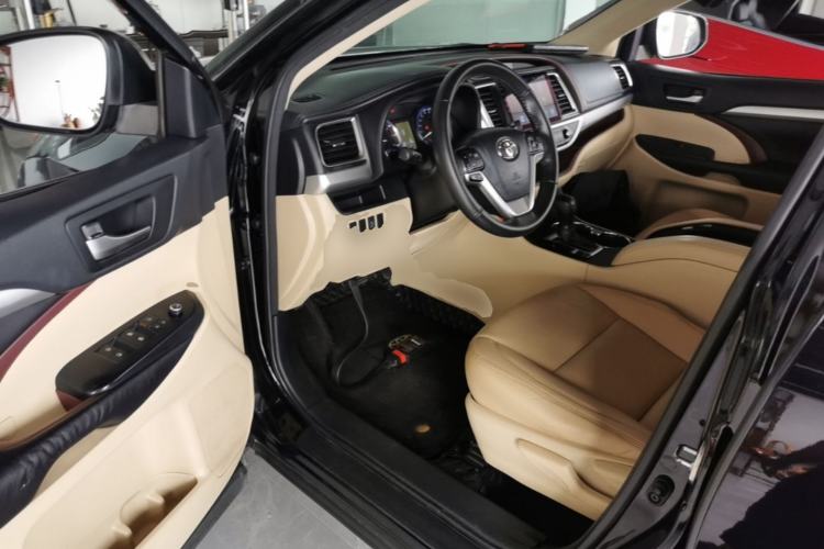 Used Toyota Highlander 2015 2.0T Two-Wheel Drive Elite Edition 7 Seats Driver Seat