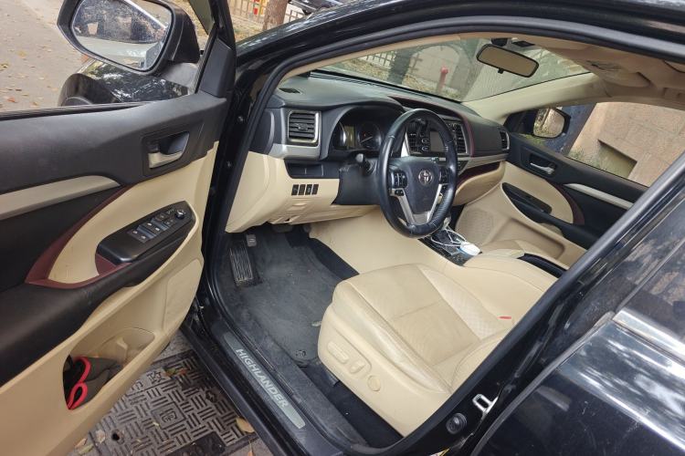 Used Toyota Highlander 2015 2.0T Two-Wheel Drive Luxury Edition 7 Seats Driver Seat