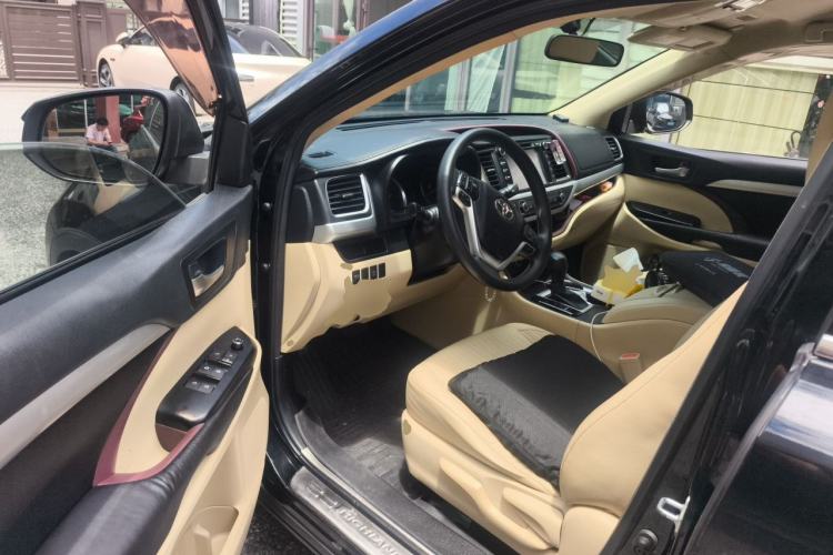 Used Toyota Highlander 2015 2.0T Two-Wheel Drive Elite Edition 7 Seats Driver Seat