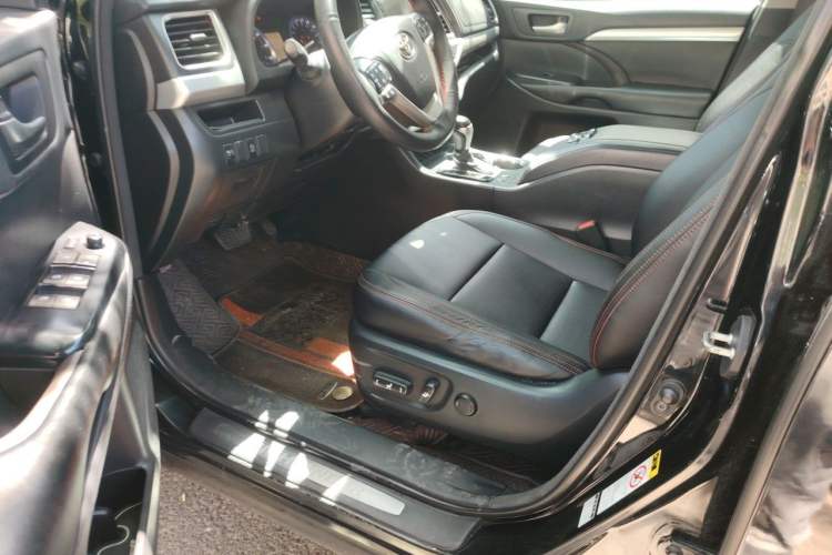 Used Toyota Highlander 2015 2.0T Four-Wheel Drive Luxury Edition 7-Seater Driver Seat