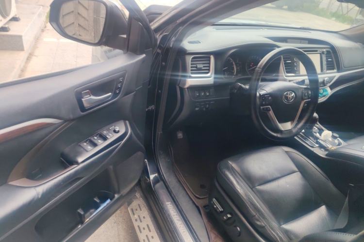 Used Toyota Highlander 2015 2.0T Four-Wheel Drive Ultimate Edition 7-Seater Driver Seat