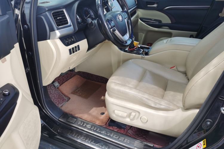 Used Toyota Highlander 2015 2.0T Four-Wheel Drive Ultimate Edition 7-Seater Driver Seat
