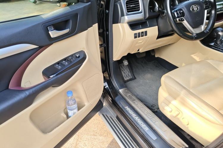 Used Toyota Highlander 2015 2.0T Four-Wheel Drive Luxury Edition 7-Seater Driver Seat