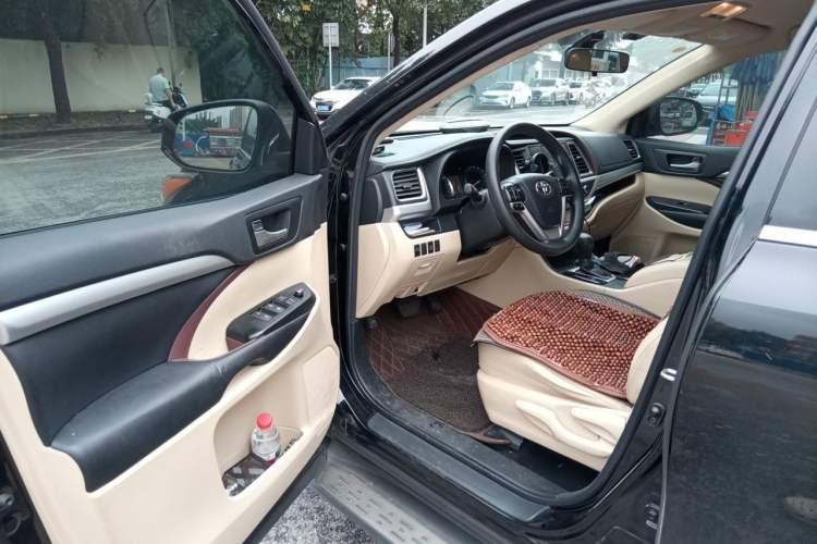 Used Toyota Highlander 2015 2.0T Two-Wheel Drive Elite Edition 7 Seats Driver Seat