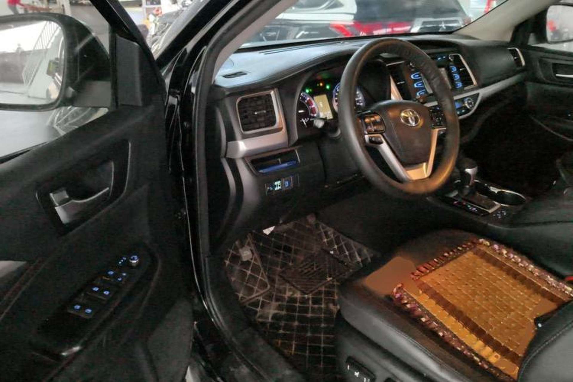 Used Toyota Highlander 2015 2.0T Four-Wheel Drive Luxury Edition 7-Seater Driver Seat
