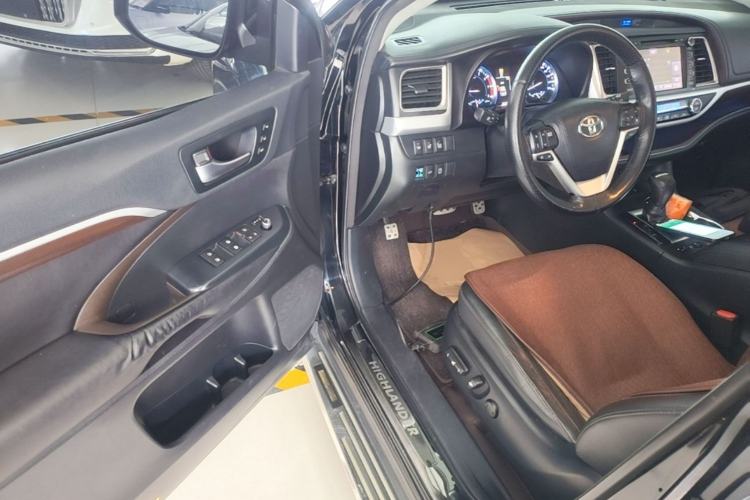 Used Toyota Highlander 2015 2.0T Four-Wheel Drive Ultimate Edition 7-Seater Driver Seat