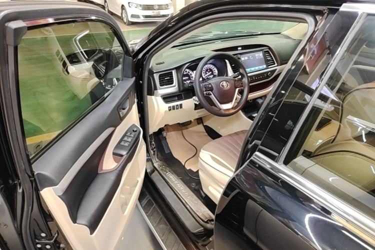 Used Toyota Highlander 2015 2.0T Two-Wheel Drive Elite Edition 5 Seats Driver Seat