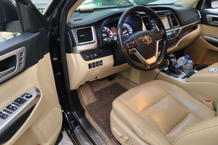 Used Toyota Highlander 2015 2.0T Four-Wheel Drive Ultimate Edition 7-Seater Driver Seat