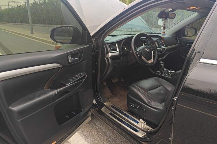 Used Toyota Highlander 2015 2.0T Four-Wheel Drive Luxury Edition 7-Seater Driver Seat