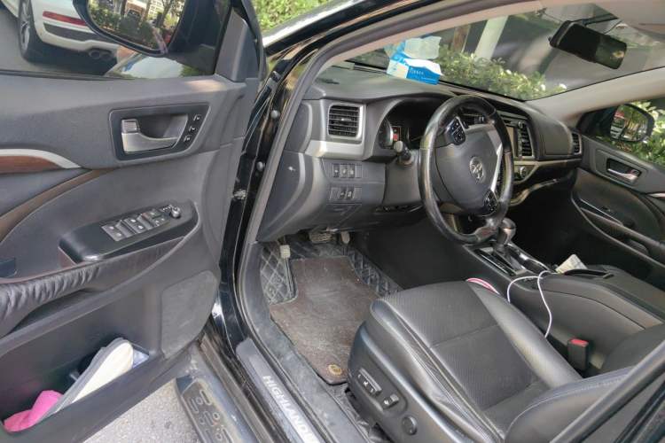 Used Toyota Highlander 2015 2.0T Four-Wheel Drive Ultimate Edition 7-Seater Driver Seat