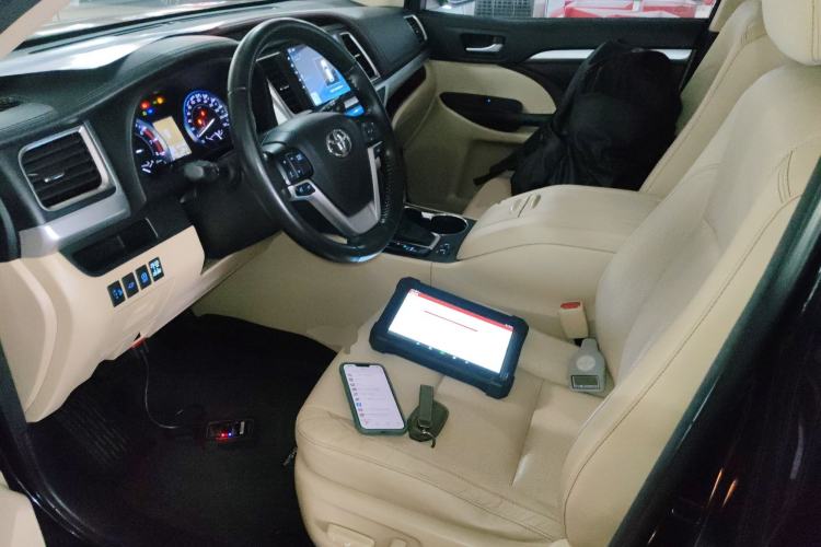 Used Toyota Highlander 2015 2.0T Four-Wheel Drive Luxury Edition 7-Seater Driver Seat