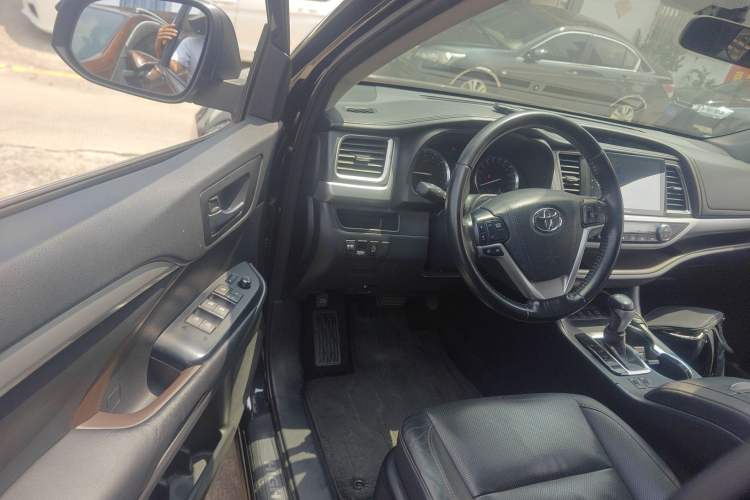 Used Toyota Highlander 2015 2.0T Four-Wheel Drive Luxury Edition 7-Seater Driver Seat