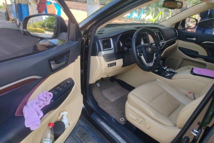 Used Toyota Highlander 2015 2.0T Four-Wheel Drive Ultimate Edition 7-Seater Driver Seat