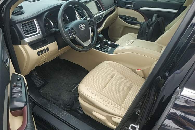 Used Toyota Highlander 2015 2.0T Four-Wheel Drive Elite Edition 7-Seater Driver Seat
