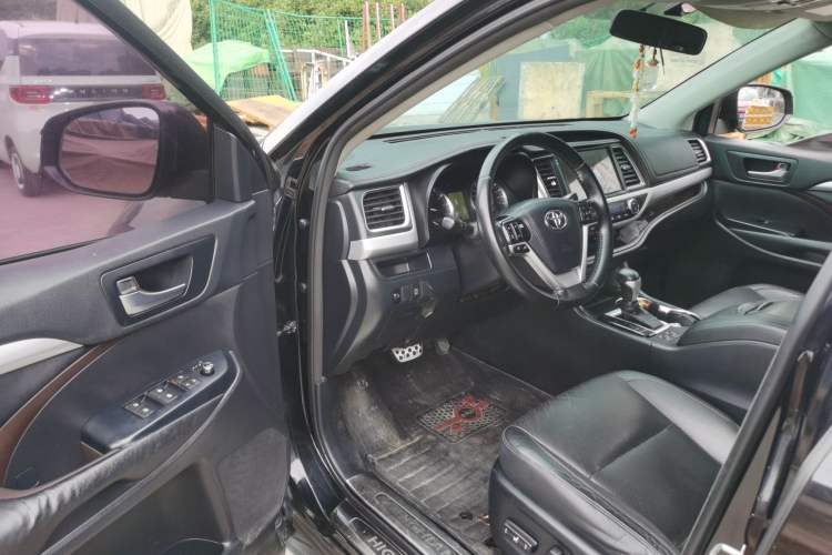 Used Toyota Highlander 2015 2.0T Two-Wheel Drive Luxury Edition 7 Seats Driver Seat