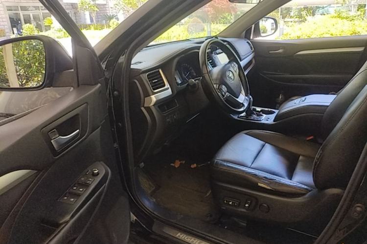 Used Toyota Highlander 2015 2.0T Four-Wheel Drive Luxury Edition 7-Seater Driver Seat