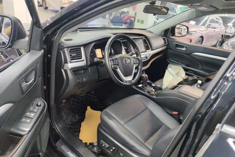 Used Toyota Highlander 2015 2.0T Four-Wheel Drive Luxury Edition 7-Seater Driver Seat