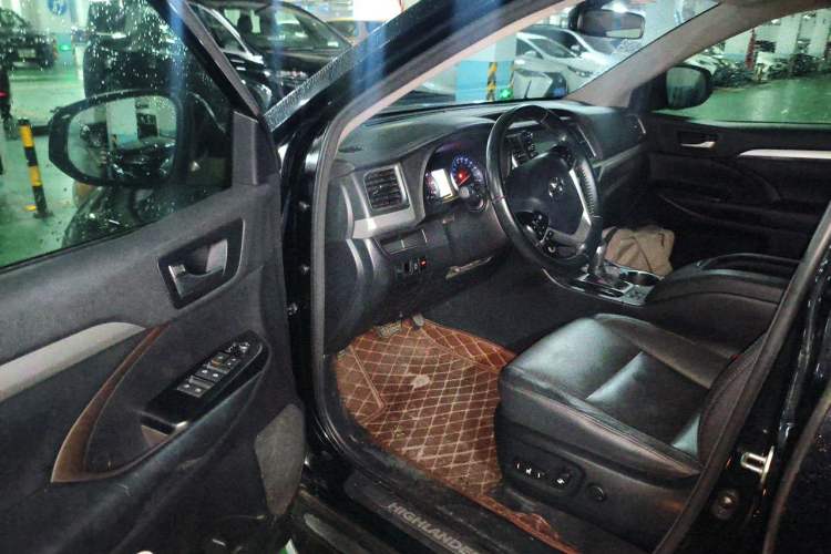 Used Toyota Highlander 2015 2.0T Four-Wheel Drive Luxury Edition 7-Seater Driver Seat