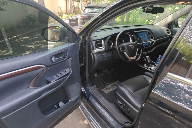 Used Toyota Highlander 2015 2.0T Four-Wheel Drive Ultimate Edition 7-Seater Driver Seat