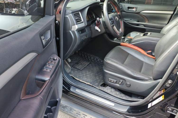 Used Toyota Highlander 2015 2.0T Four-Wheel Drive Luxury Edition 7-Seater Driver Seat